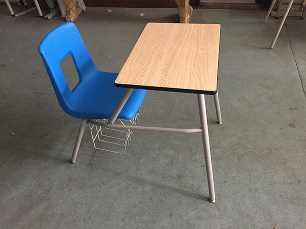 出口學生課桌椅